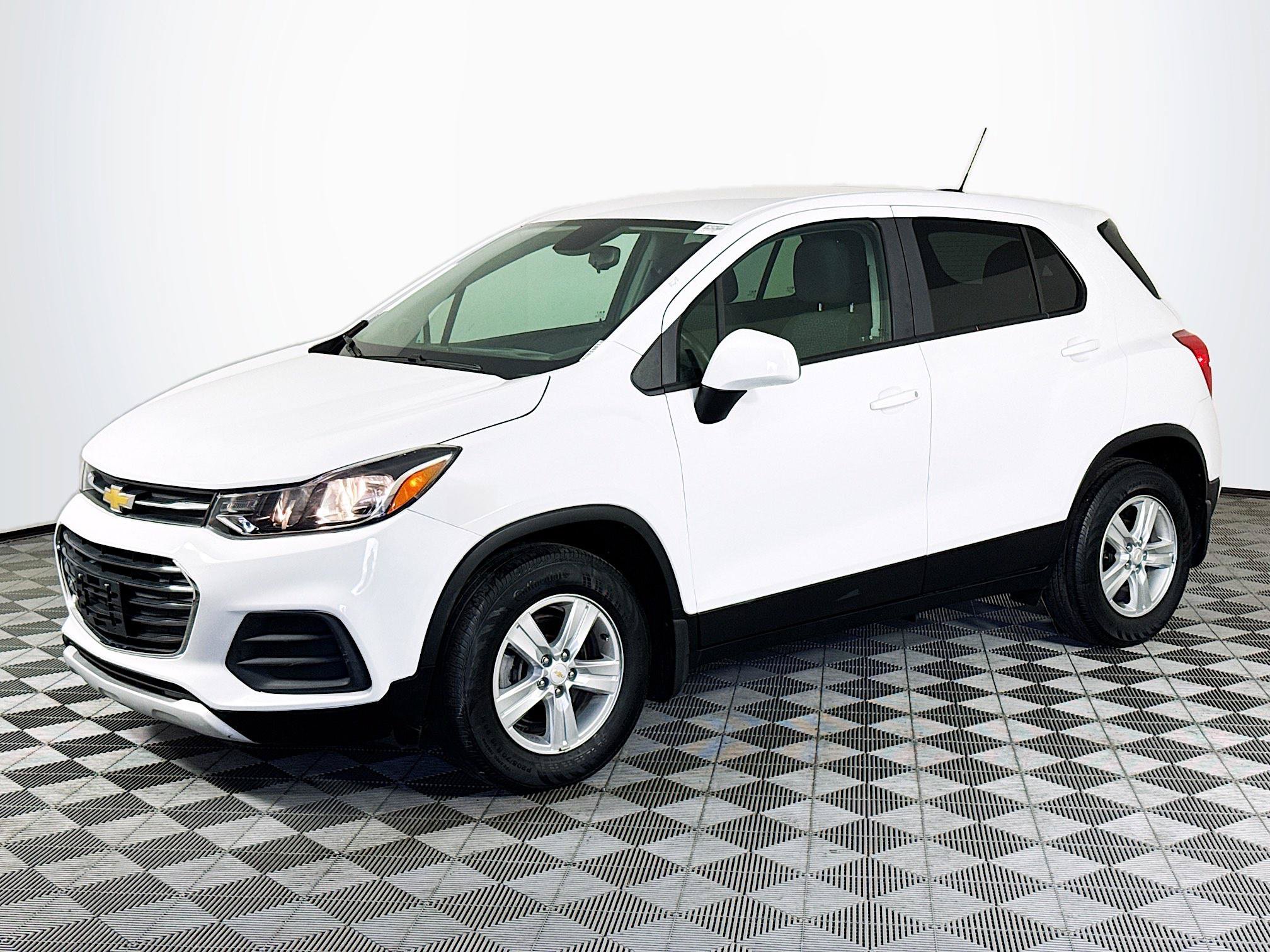 Used 2020 Chevrolet Trax LS w/ Tint and Cruise Package FWD image 4