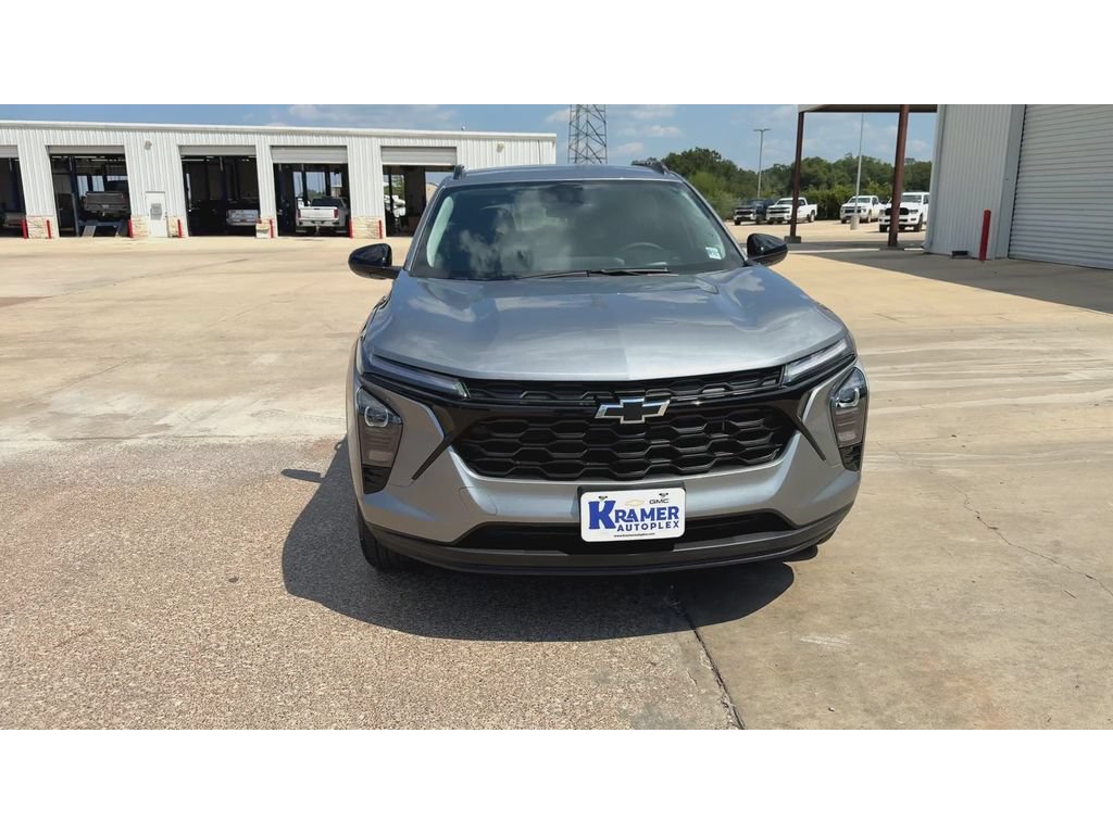 New 2026 Chevrolet Trax LT w/ Midnight Edition FWD image 3