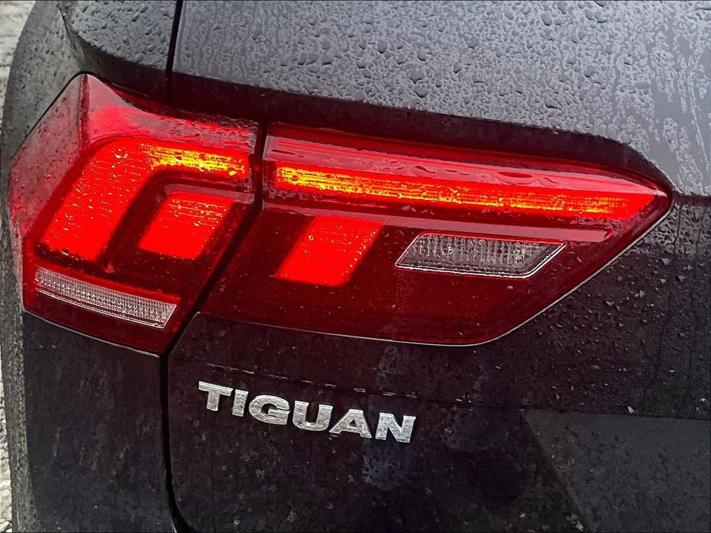 Used 2018 Volkswagen Tiguan S image 28