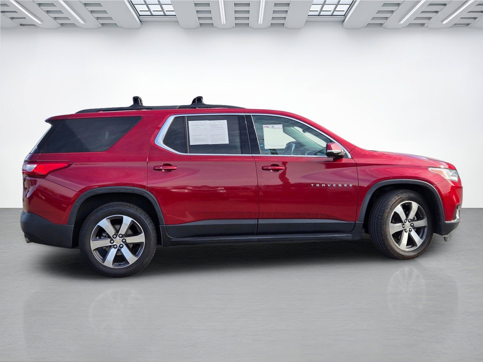 Used 2019 Chevrolet Traverse LT w/ LT Premium Package AWD/4WD image 4