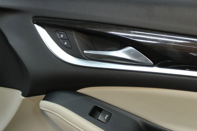 Used 2019 Buick Enclave Essence w/ Sun And Navigation Package image 9