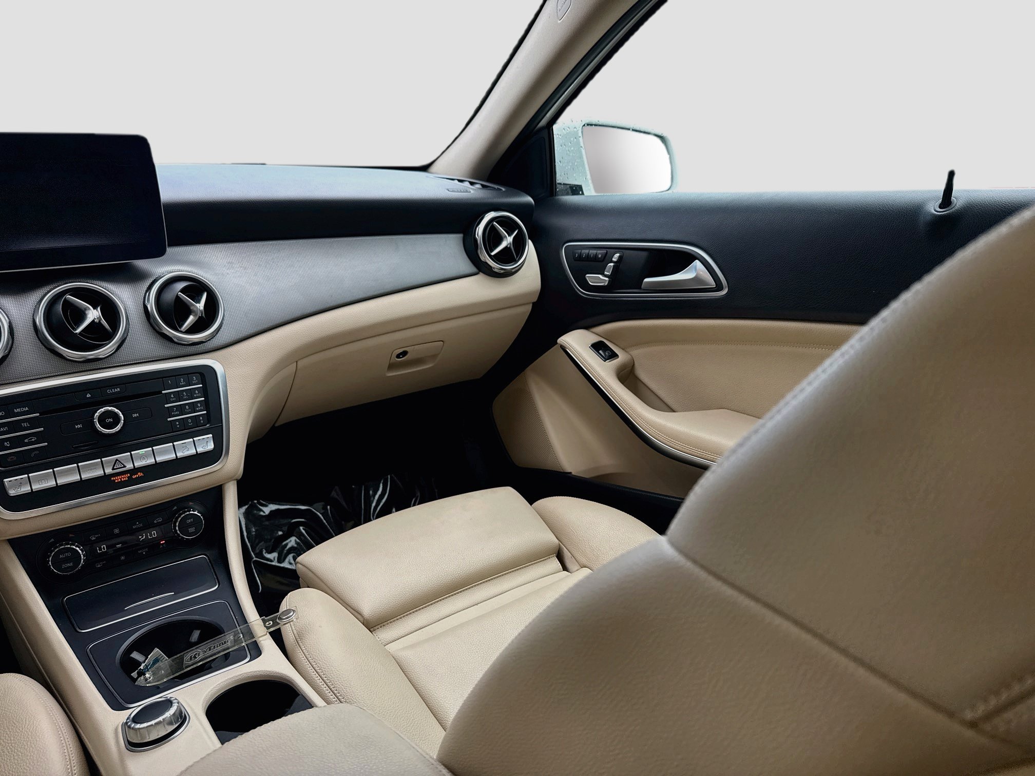 Used 2020 Mercedes-Benz GLA 250 4MATIC w/ Premium Package image 21