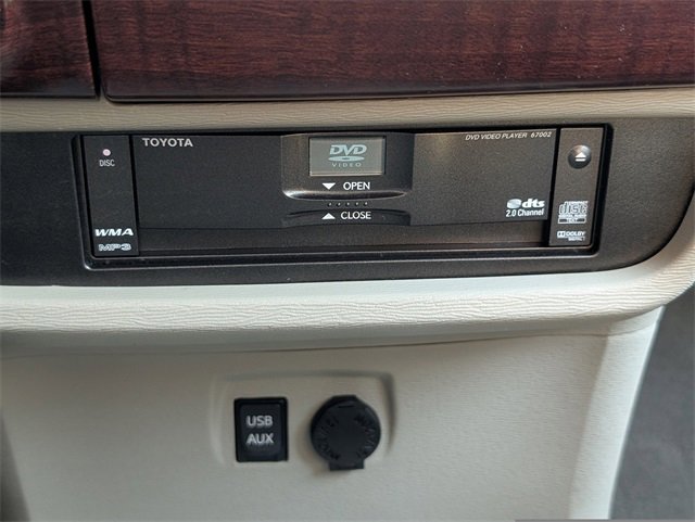 Used 2014 Toyota Sienna Limited image 22