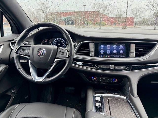Used 2024 Buick Enclave Avenir image 19