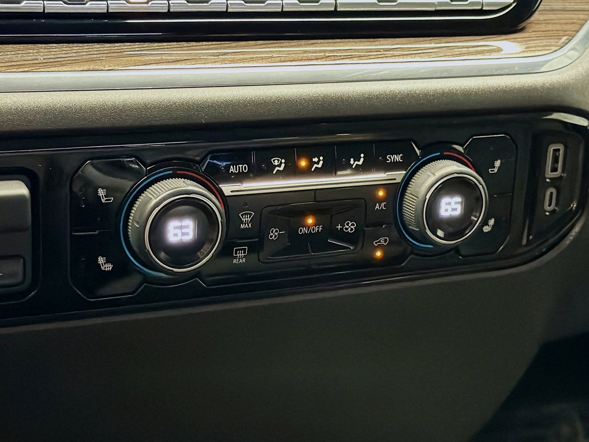 Used 2024 Chevrolet Silverado 1500 LT Trail Boss w/ Protection Package AWD/4WD image 10