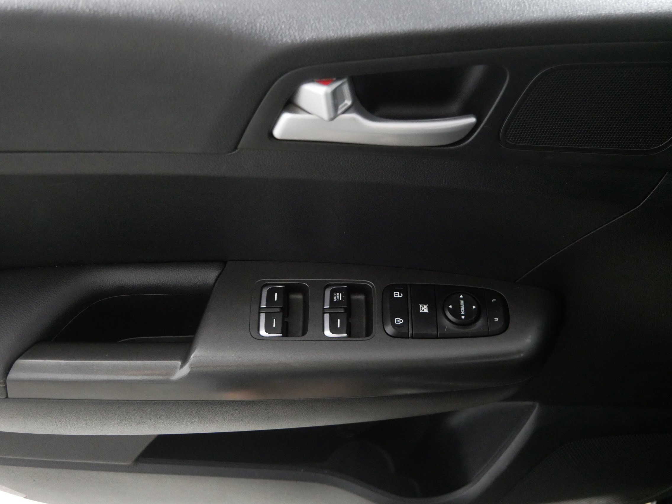 Used 2019 Kia Sportage LX image 19