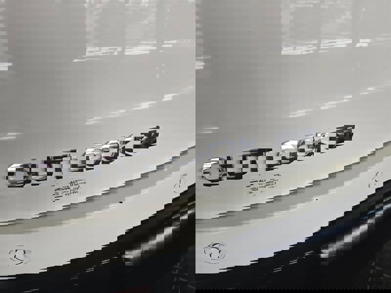 Used 2010 Saturn Outlook XR image 30