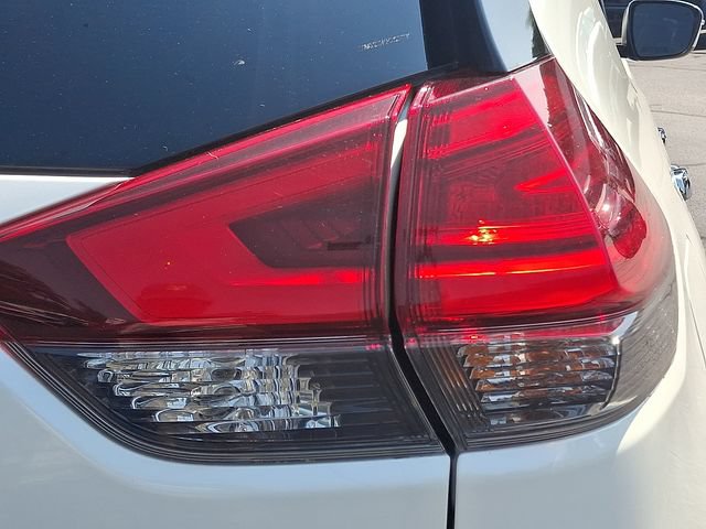 Used 2017 Nissan Rogue SV AWD/4WD image 10