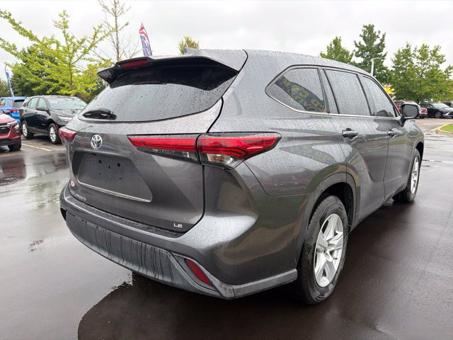 Used 2021 Toyota Highlander LE FWD image 3