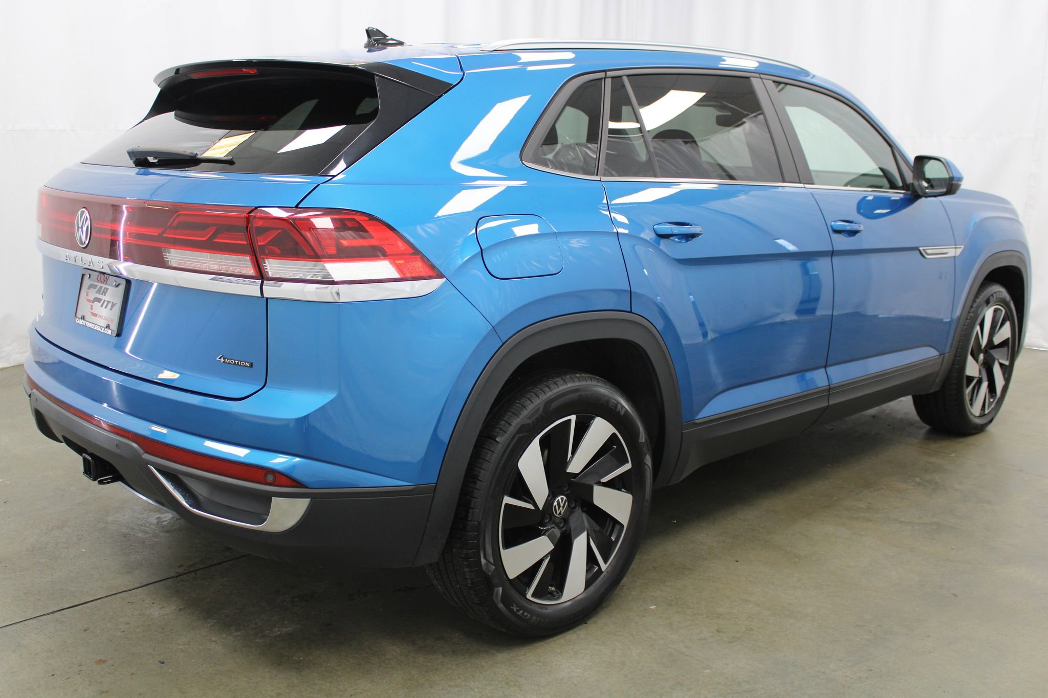 Used 2024 Volkswagen Atlas Cross Sport SE image 5