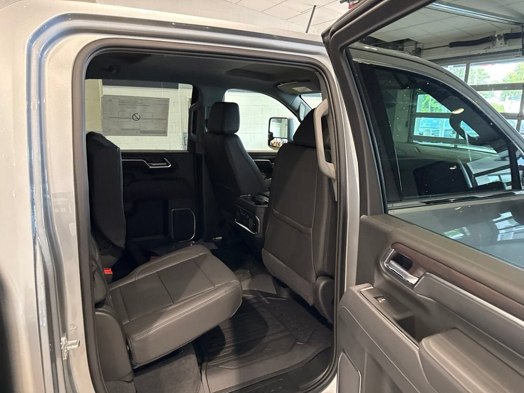 New 2026 GMC Sierra 3500 SLT w/ SLT Premium Package AWD/4WD image 15