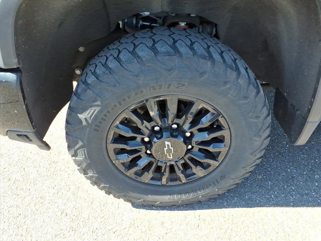 Used 2024 Chevrolet Silverado 2500 LTZ w/ LTZ Plus Package image 10