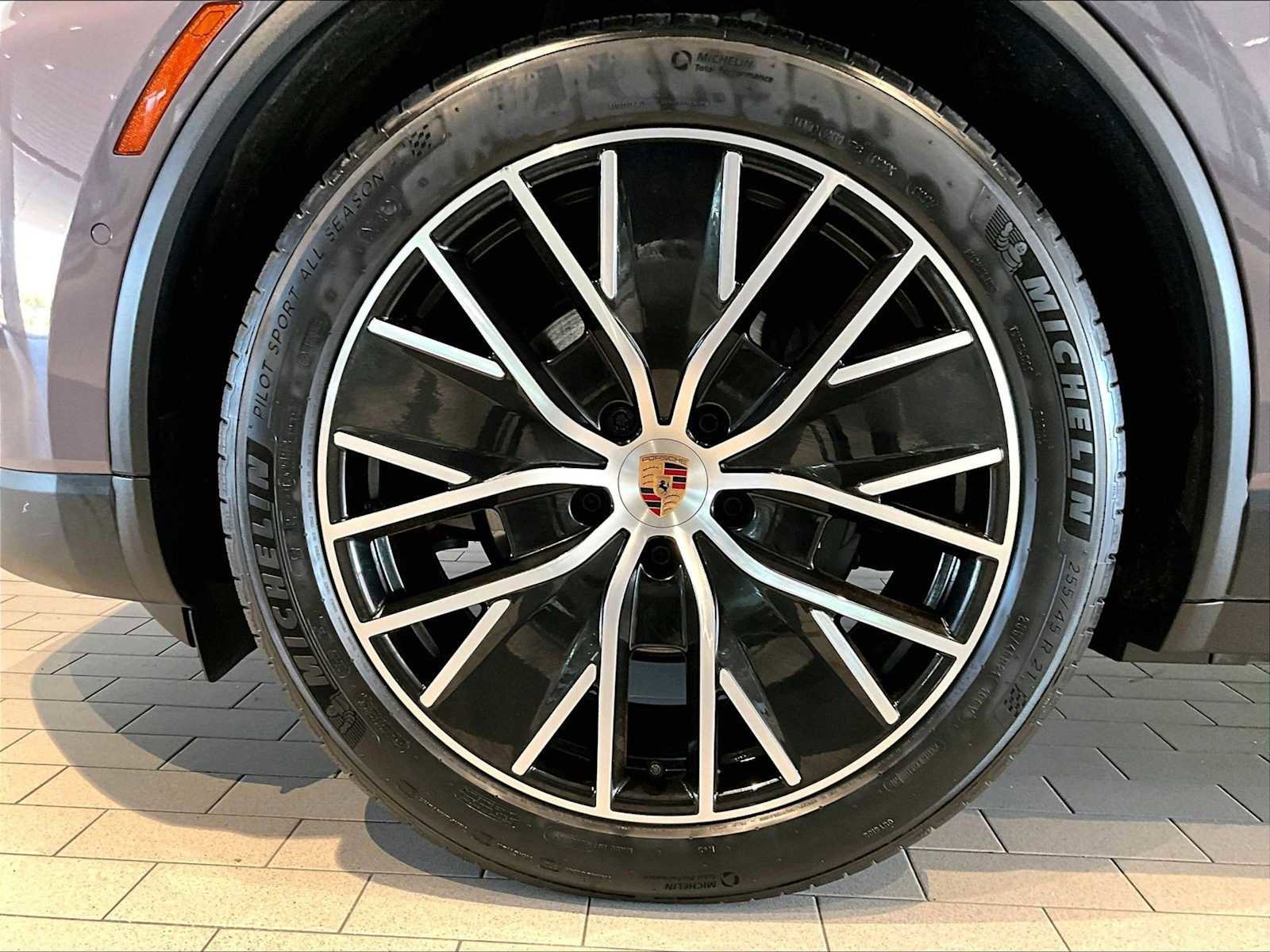 Used 2025 Porsche Macan Electric image 14