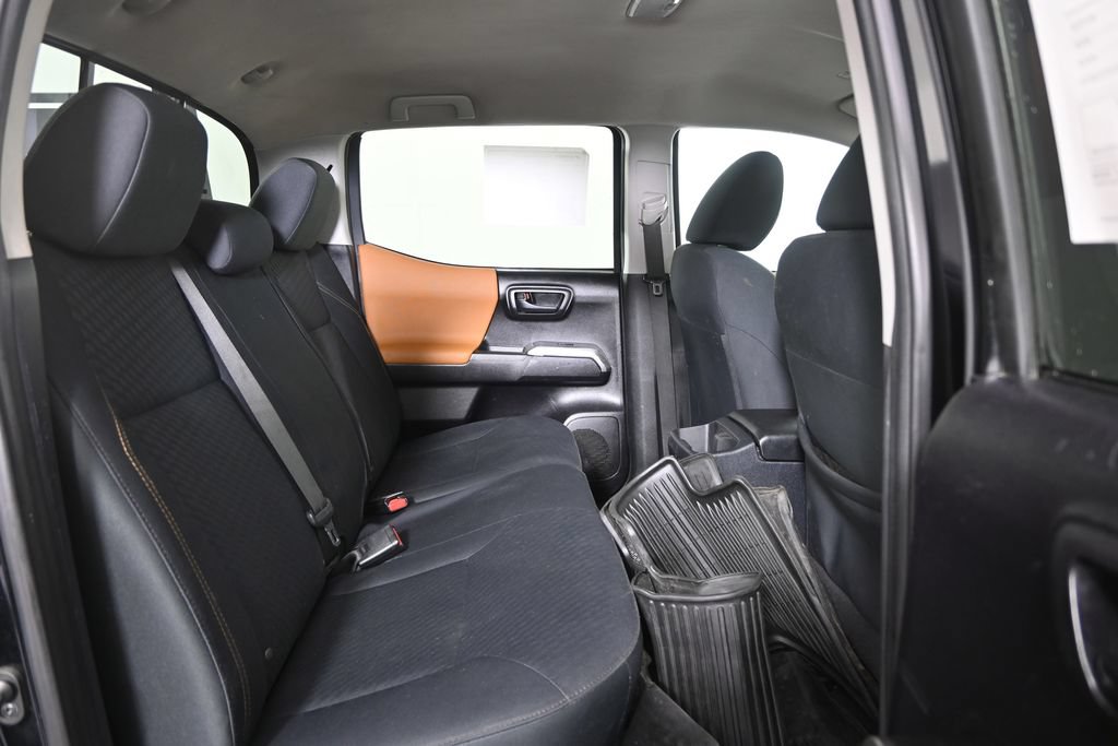 Used 2020 Toyota Tacoma SR5 AWD/4WD image 16