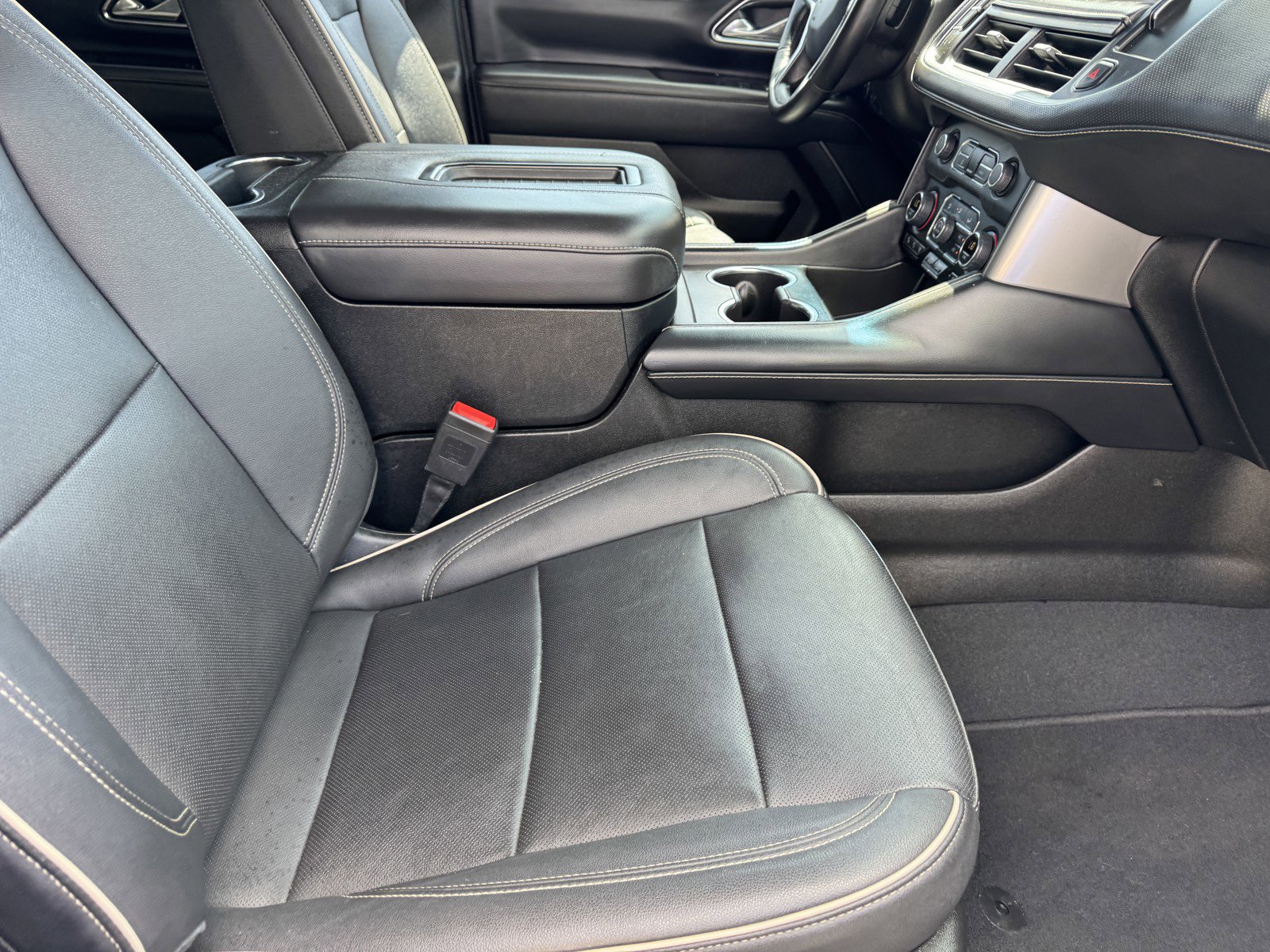 Used 2023 Chevrolet Suburban Premier image 8