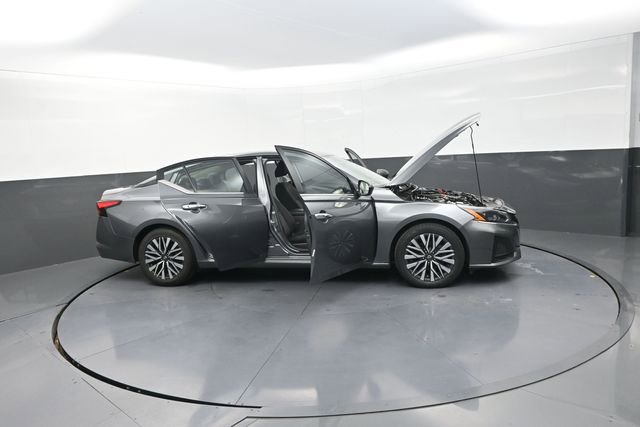 Used 2024 Nissan Altima 2.5 SV image 29
