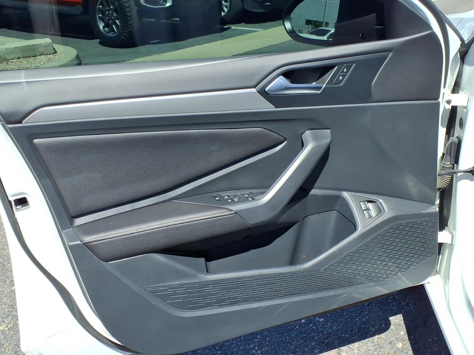 Certified 2023 Volkswagen Jetta Sport image 18