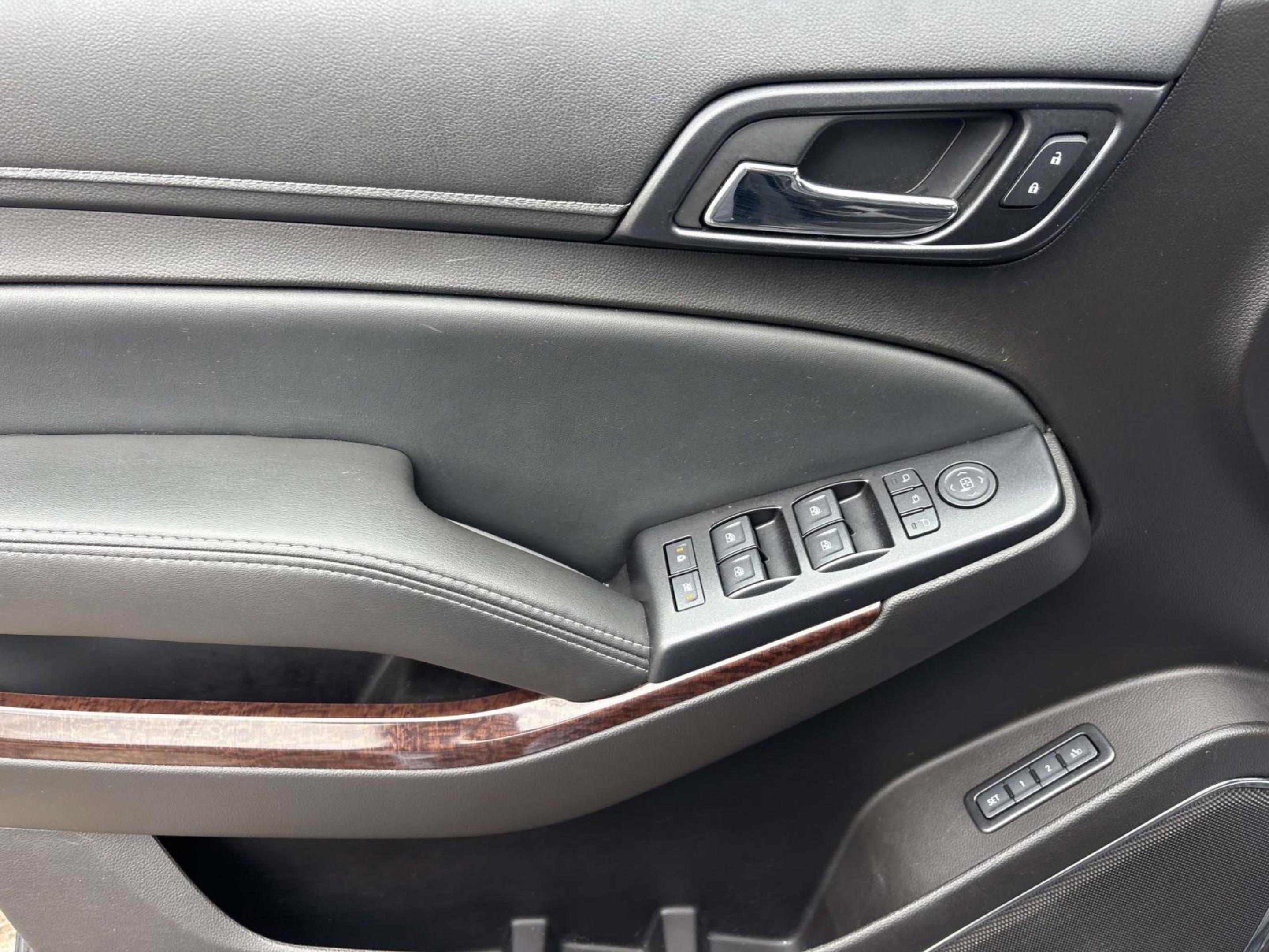 Used 2017 GMC Yukon SLT image 25