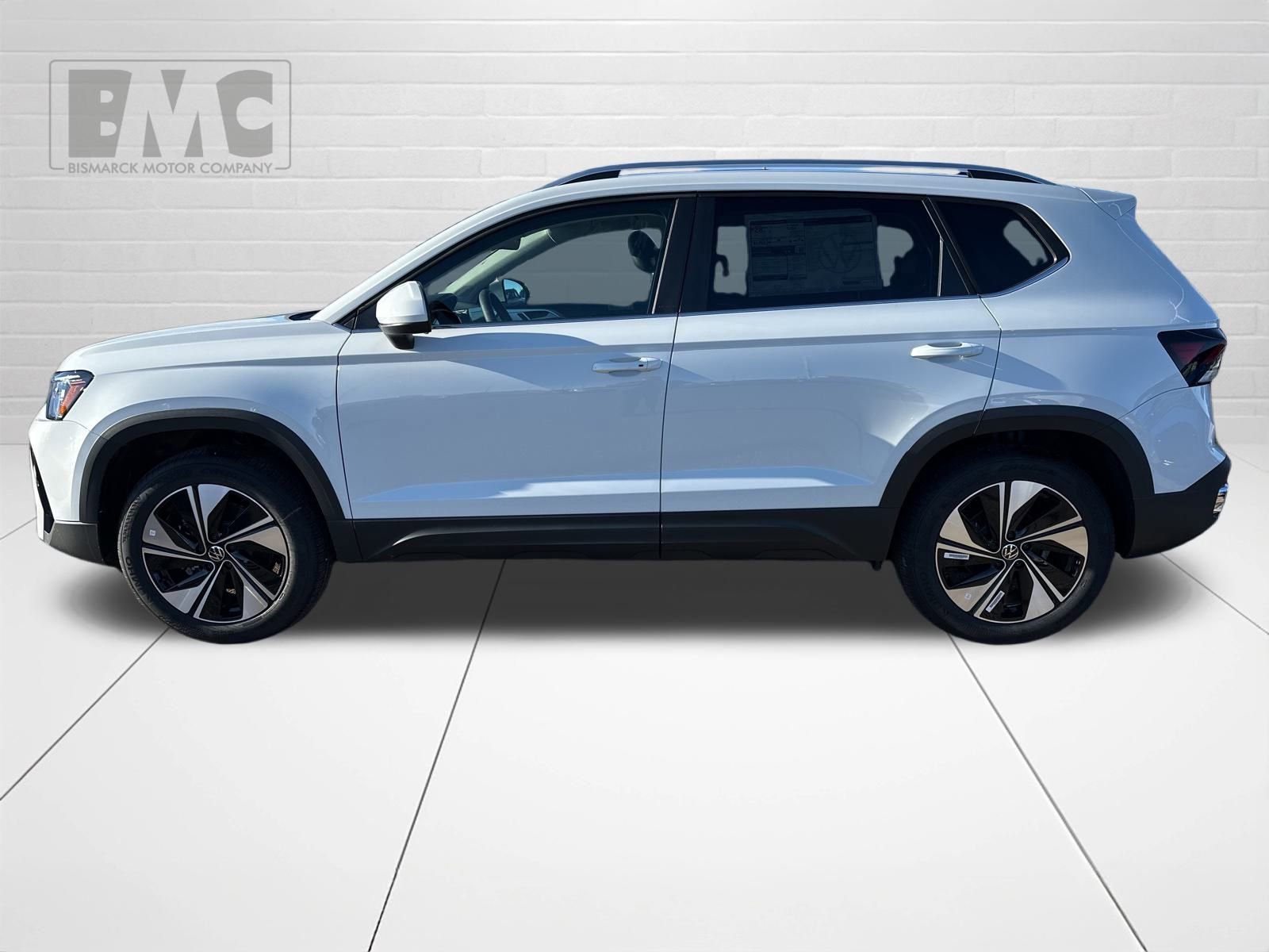 New 2026 Volkswagen Taos SE image 8