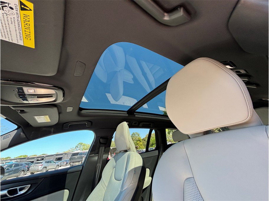 Used 2024 Volvo V60 B5 Cross Country Ultimate w/ Climate Package image 40