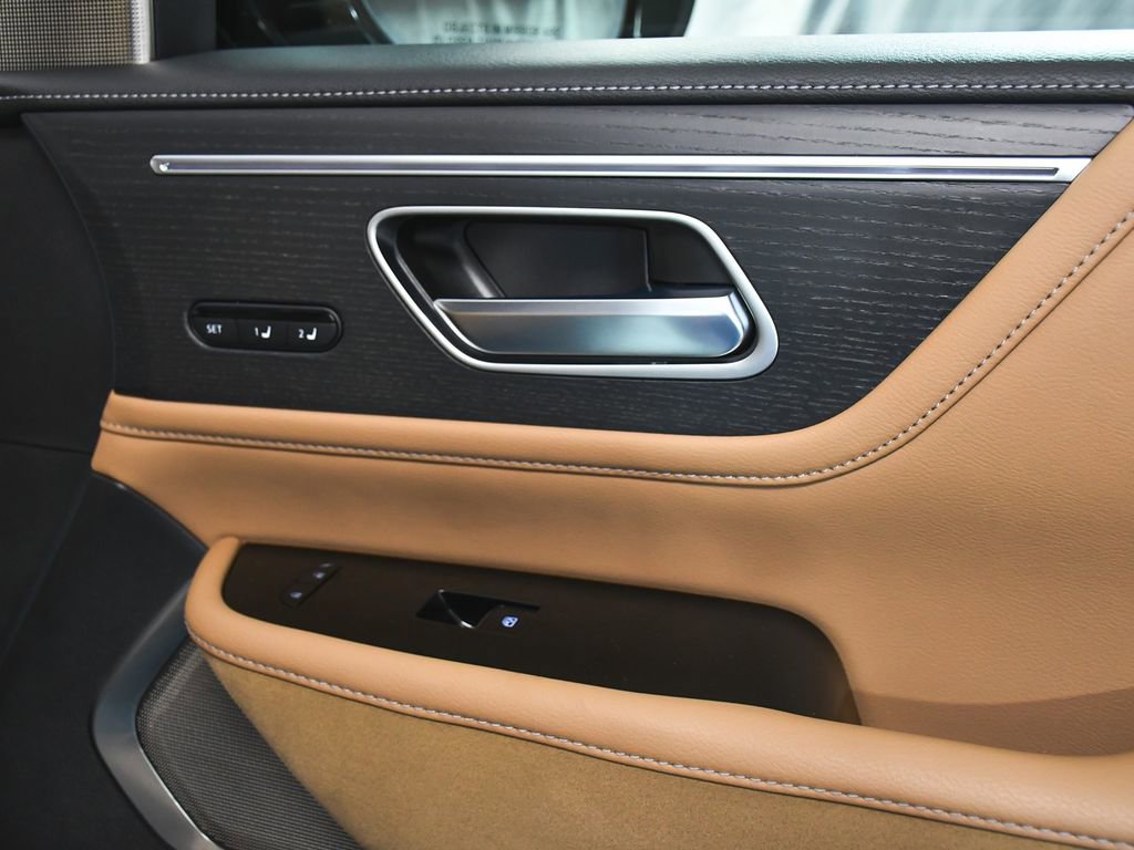 Used 2025 INFINITI QX80 Sensory image 21