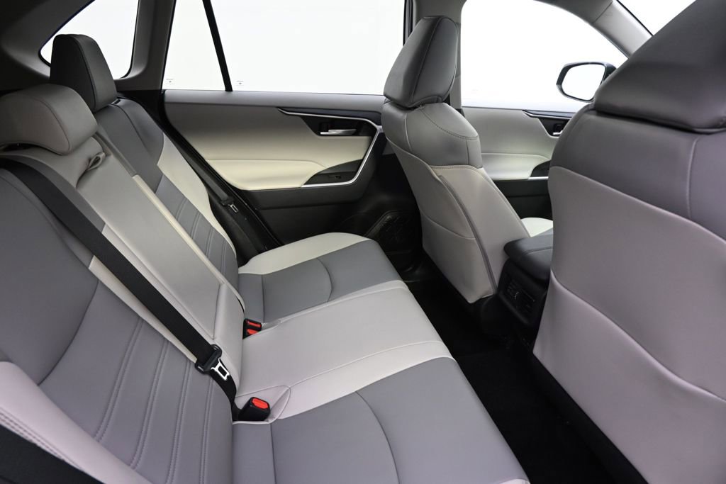 Used 2023 Toyota RAV4 XLE Premium image 18