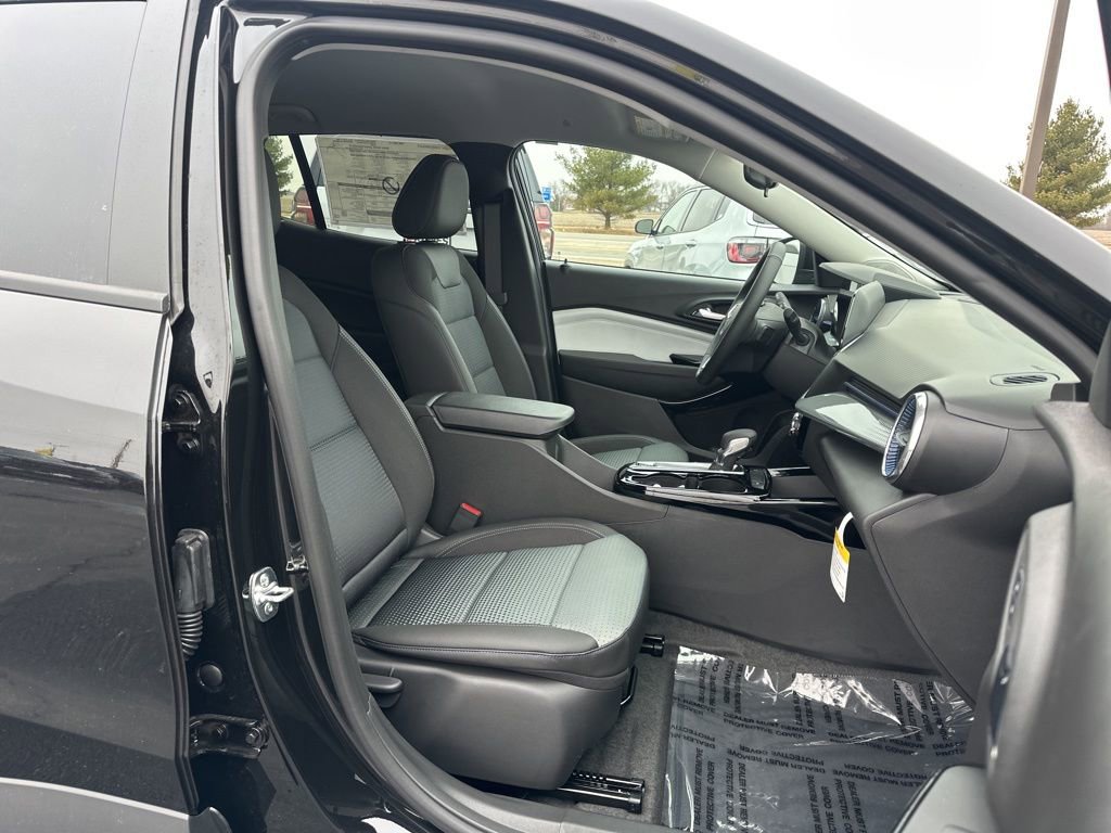 New 2026 Chevrolet Trax LT w/ Driver Confidence Package image 24