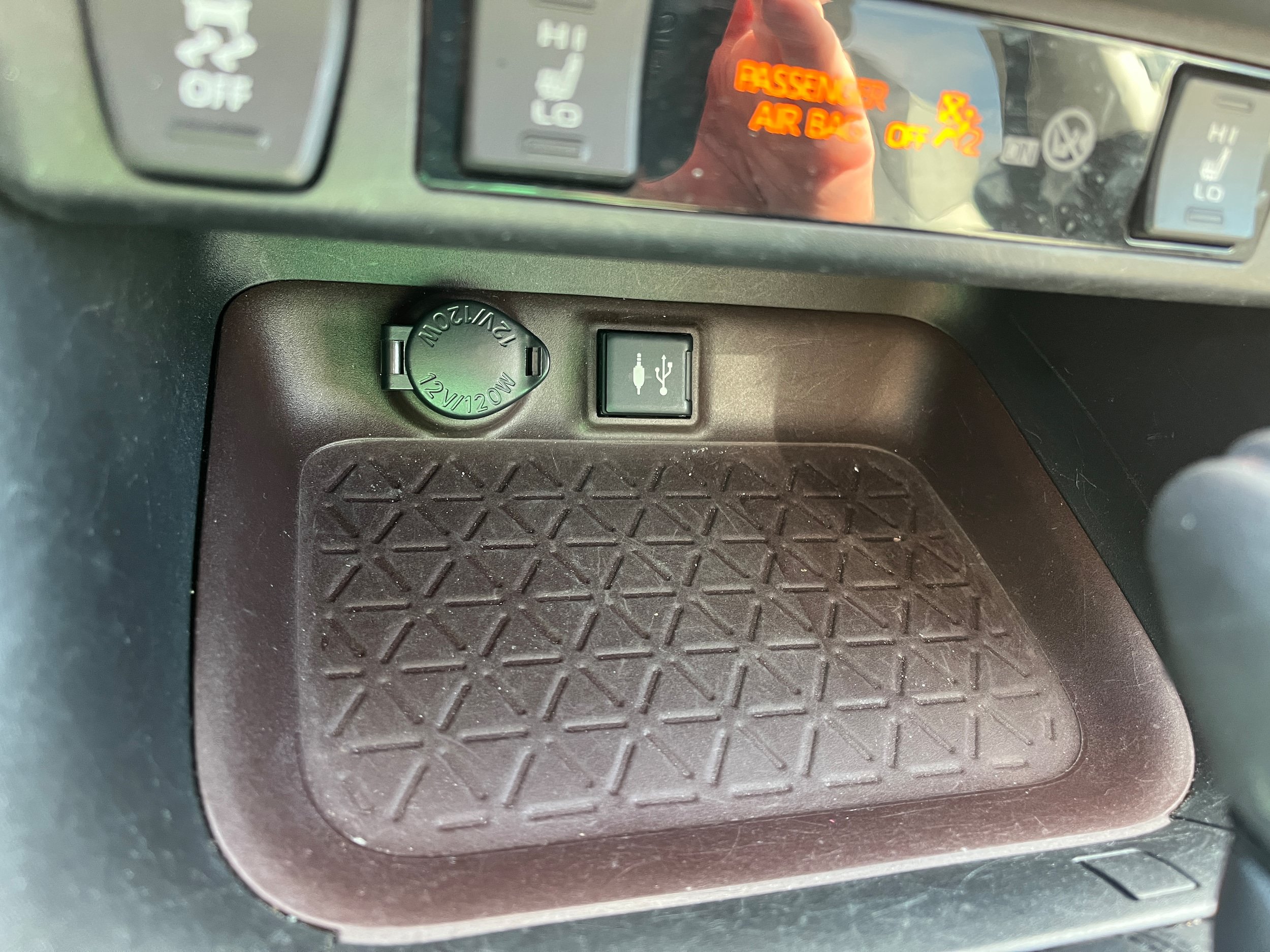 Used 2019 Toyota RAV4 Limited w/ Carpet Mat Package AWD/4WD image 23