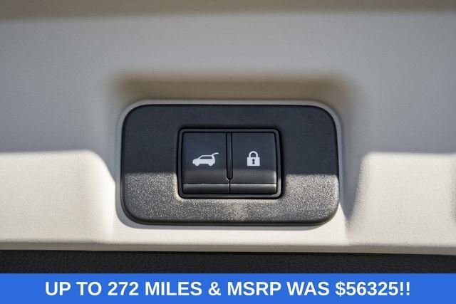 Used 2023 Nissan Ariya AWD image 11