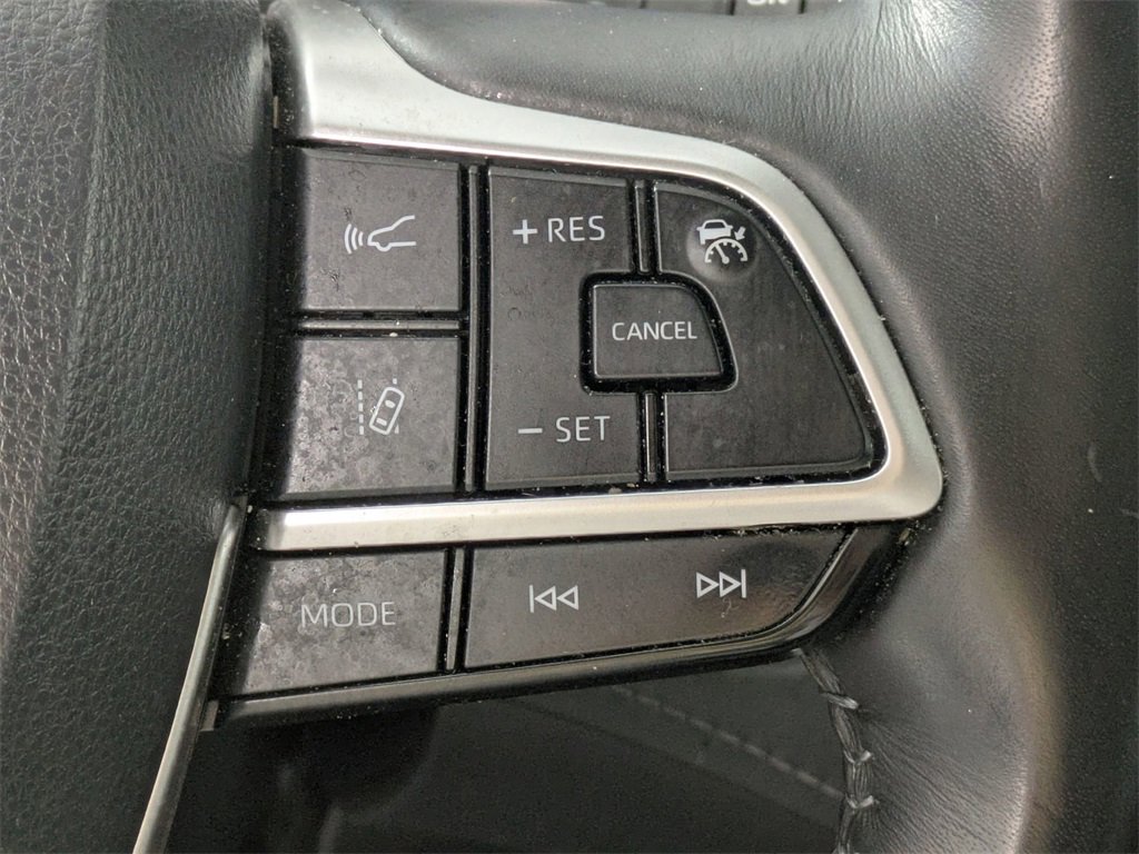 Used 2023 Toyota Highlander XLE image 19