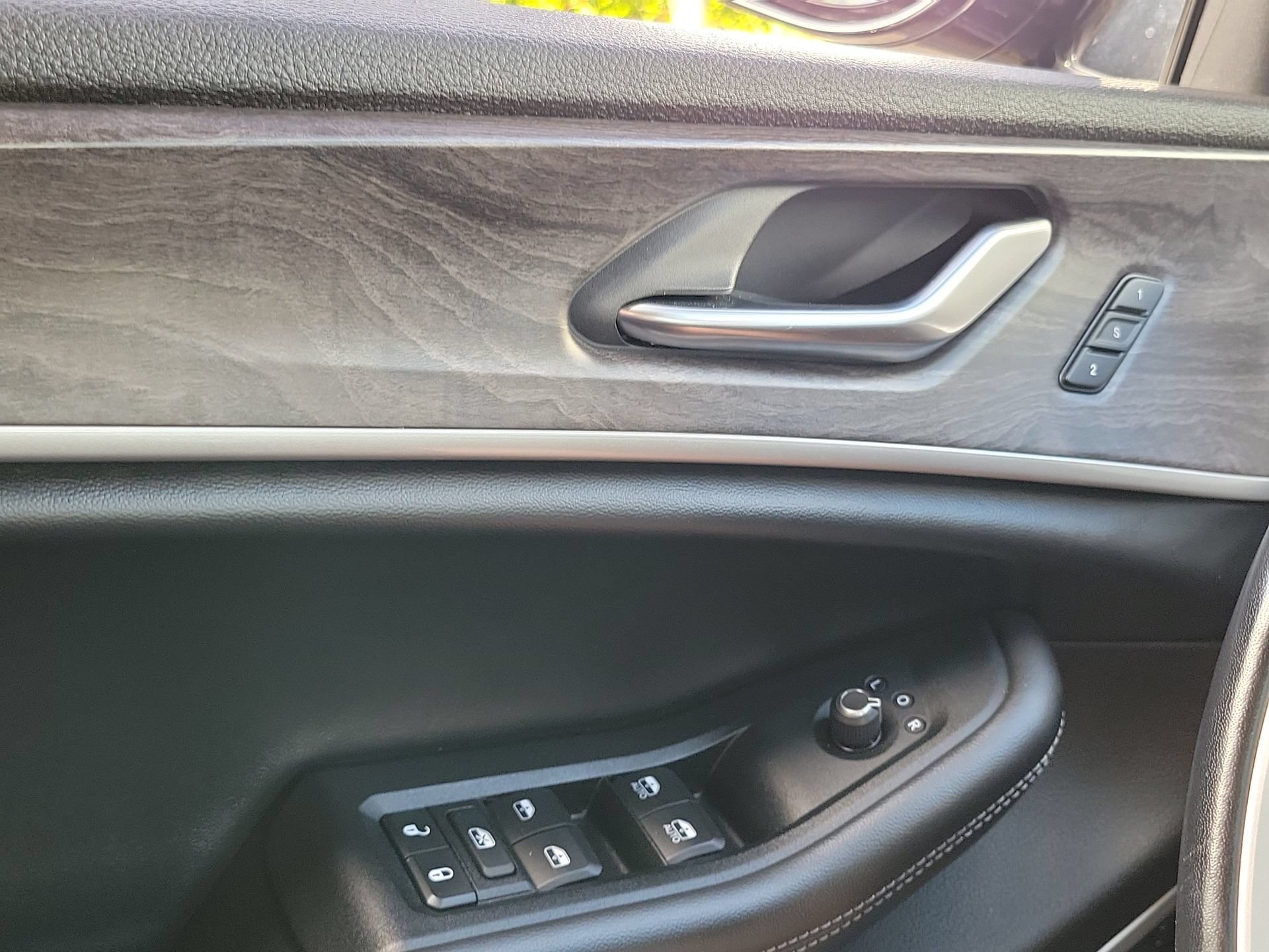 Certified 2022 Jeep Grand Cherokee L Limited AWD/4WD image 11