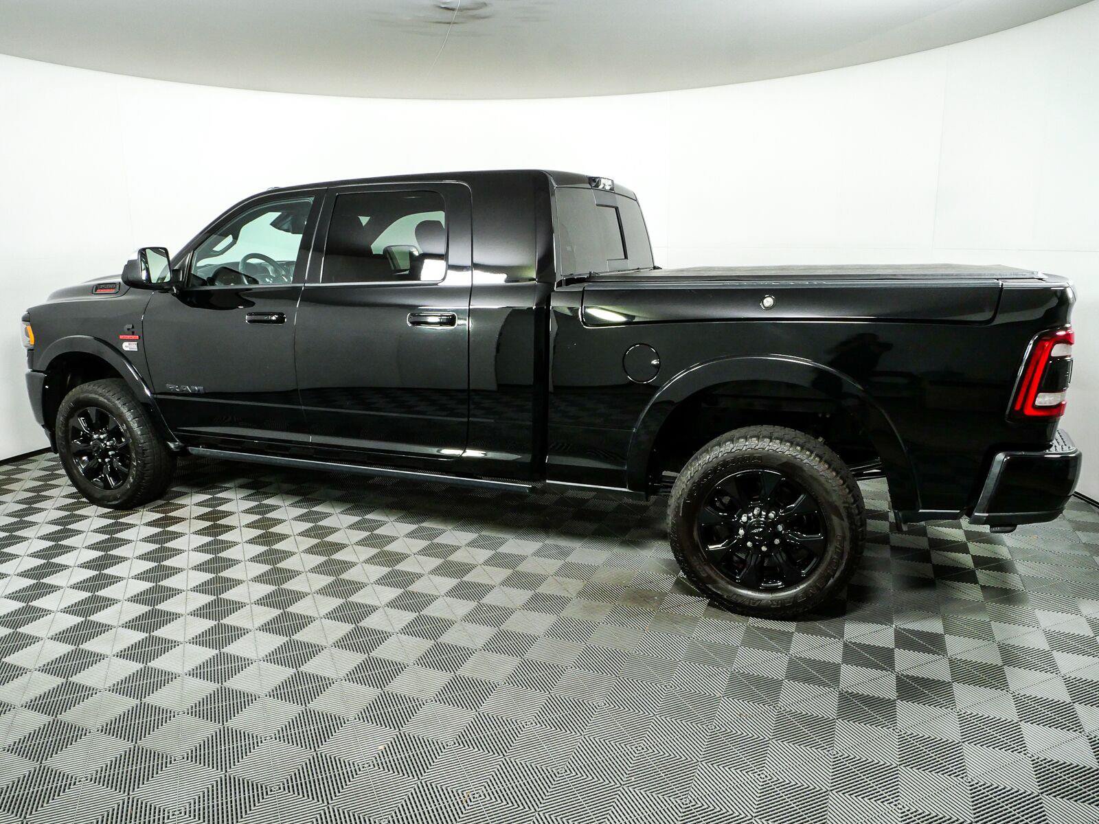 Used 2021 RAM 3500 Limited AWD/4WD image 2