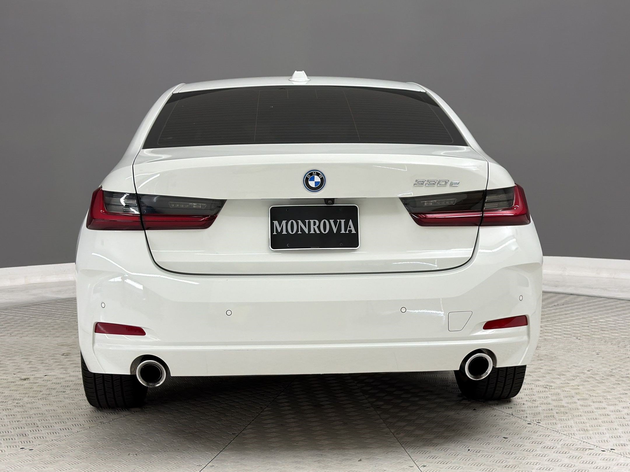 Used 2023 BMW 330e w/ Driving Assistance Package RWD image 10