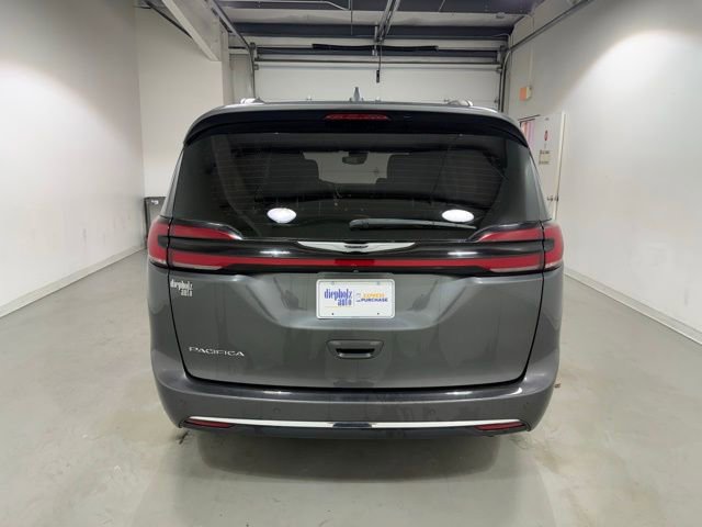 Used 2022 Chrysler Pacifica Touring-L image 6
