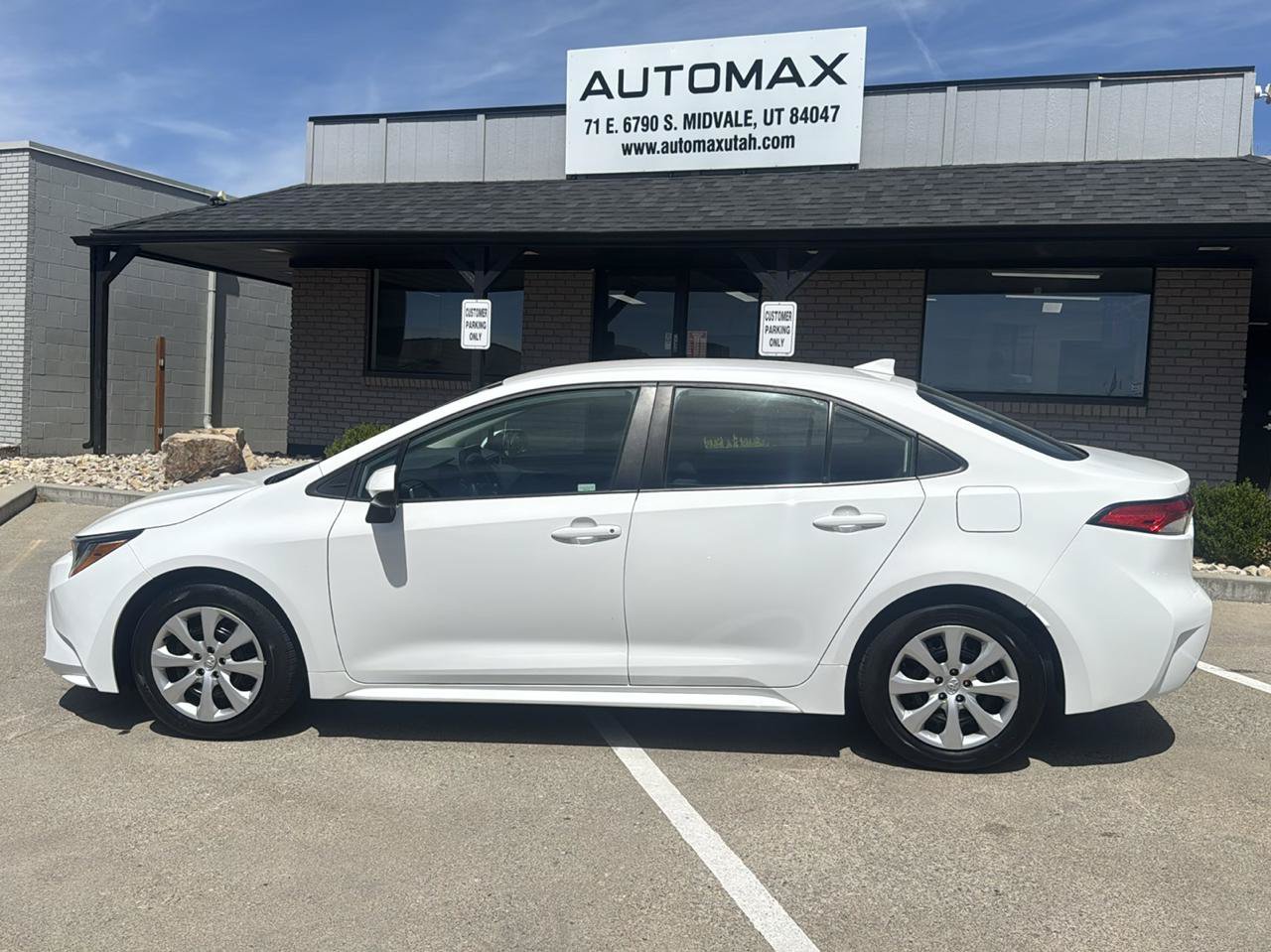 Used 2024 Toyota Corolla LE FWD image 8
