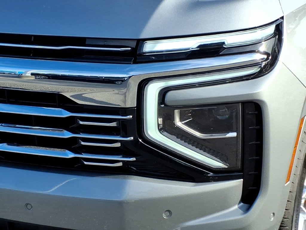 Certified 2025 Chevrolet Suburban Premier AWD/4WD image 6