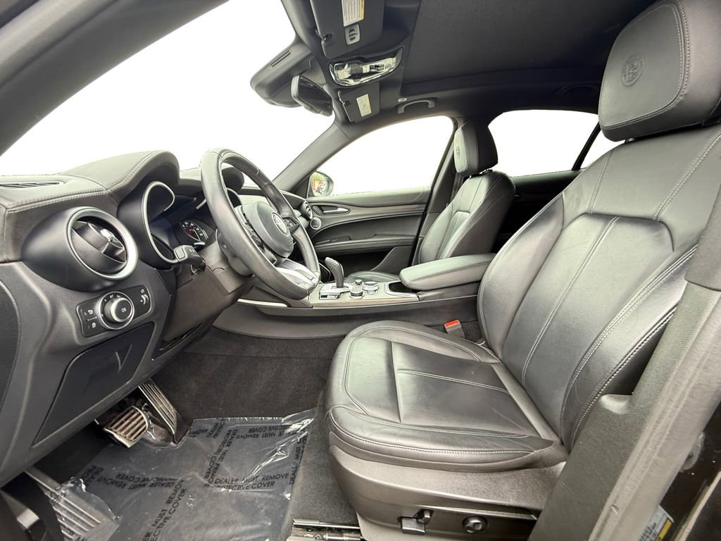 Used 2022 Alfa Romeo Stelvio Ti image 9
