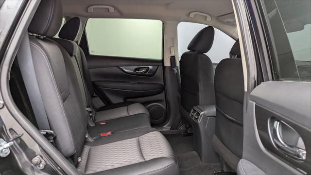 Used 2017 Nissan Rogue SV w/ SV Premium Package image 18