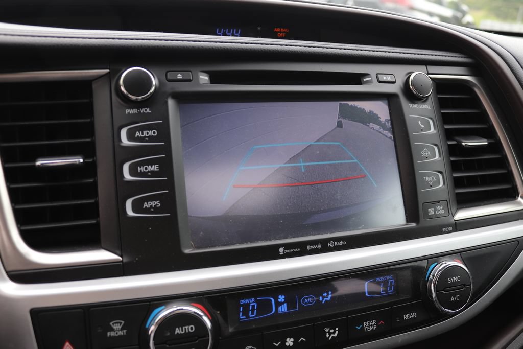 Used 2019 Toyota Highlander XLE AWD/4WD image 32