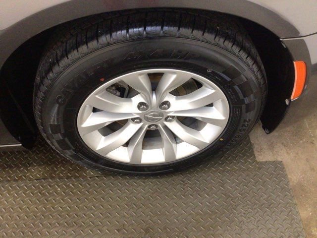 Used 2021 Chrysler 300 Touring RWD image 27