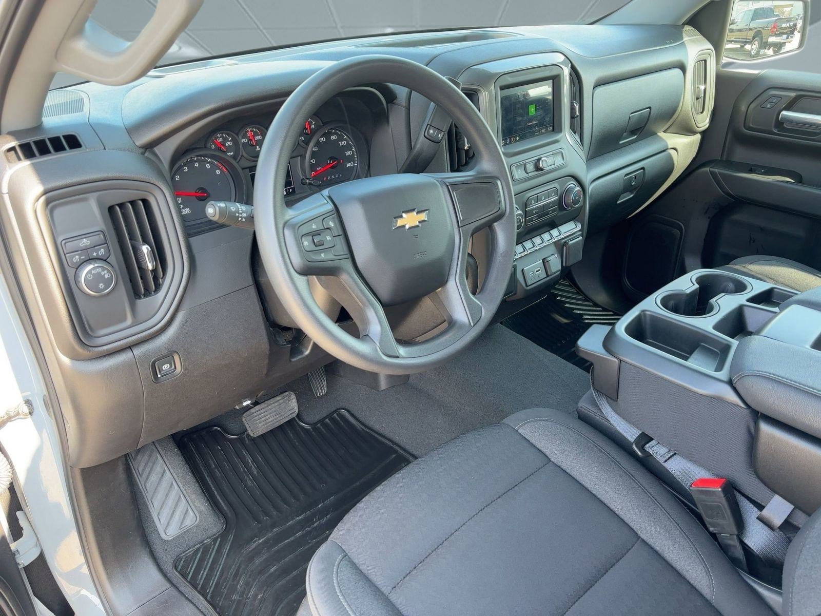 Used 2025 Chevrolet Silverado 1500 Custom image 4