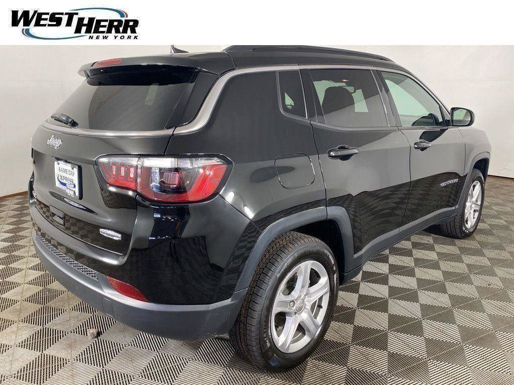 Used 2023 Jeep Compass Latitude w/ Convenience Group AWD/4WD image 47