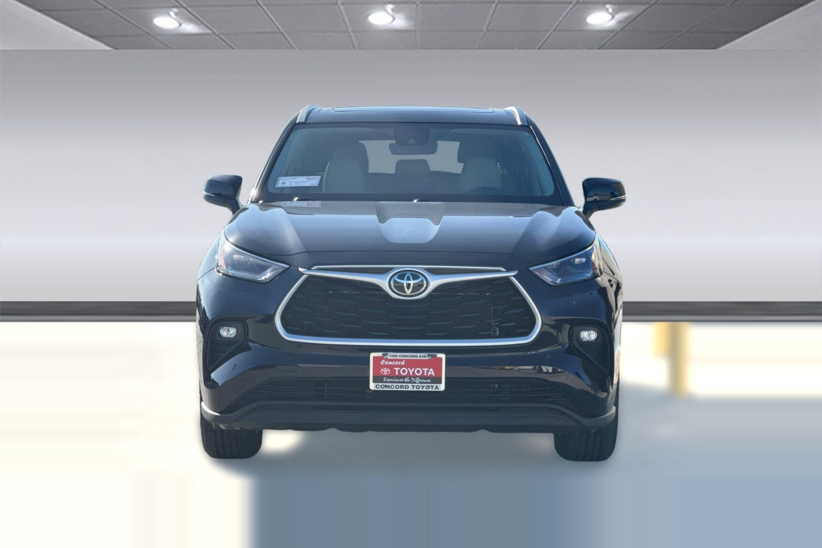 Used 2022 Toyota Highlander XLE AWD/4WD image 6