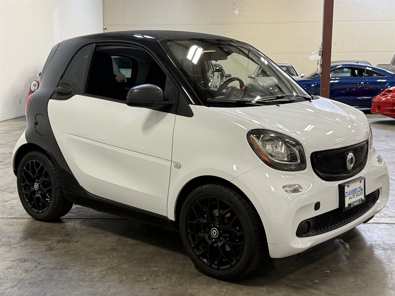 Used 2017 smart fortwo pure RWD image 10