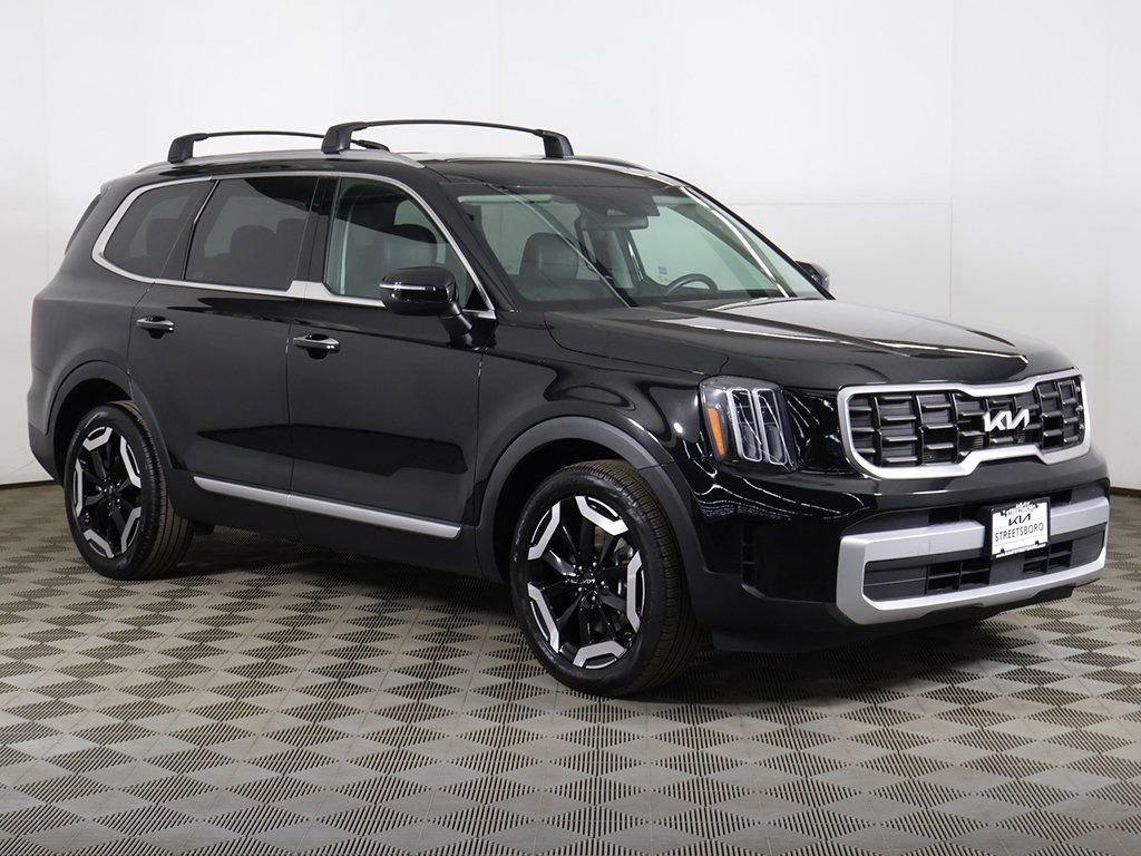 Used 2025 Kia Telluride S image 2