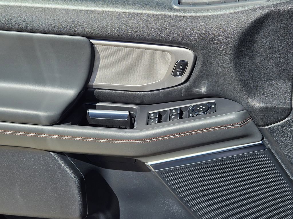 Used 2025 Ford Expedition Active image 30