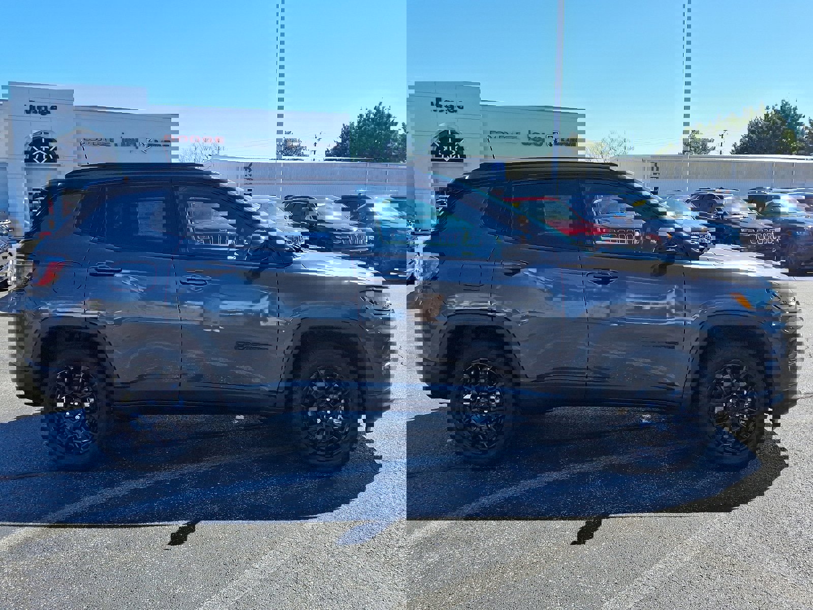 Used 2024 Jeep Compass Latitude w/ Convenience Group image 7