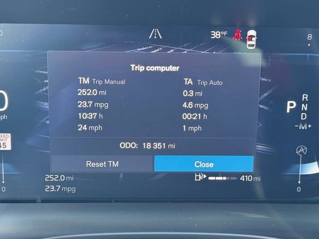 Used 2025 Volvo XC60 B5 Plus image 27