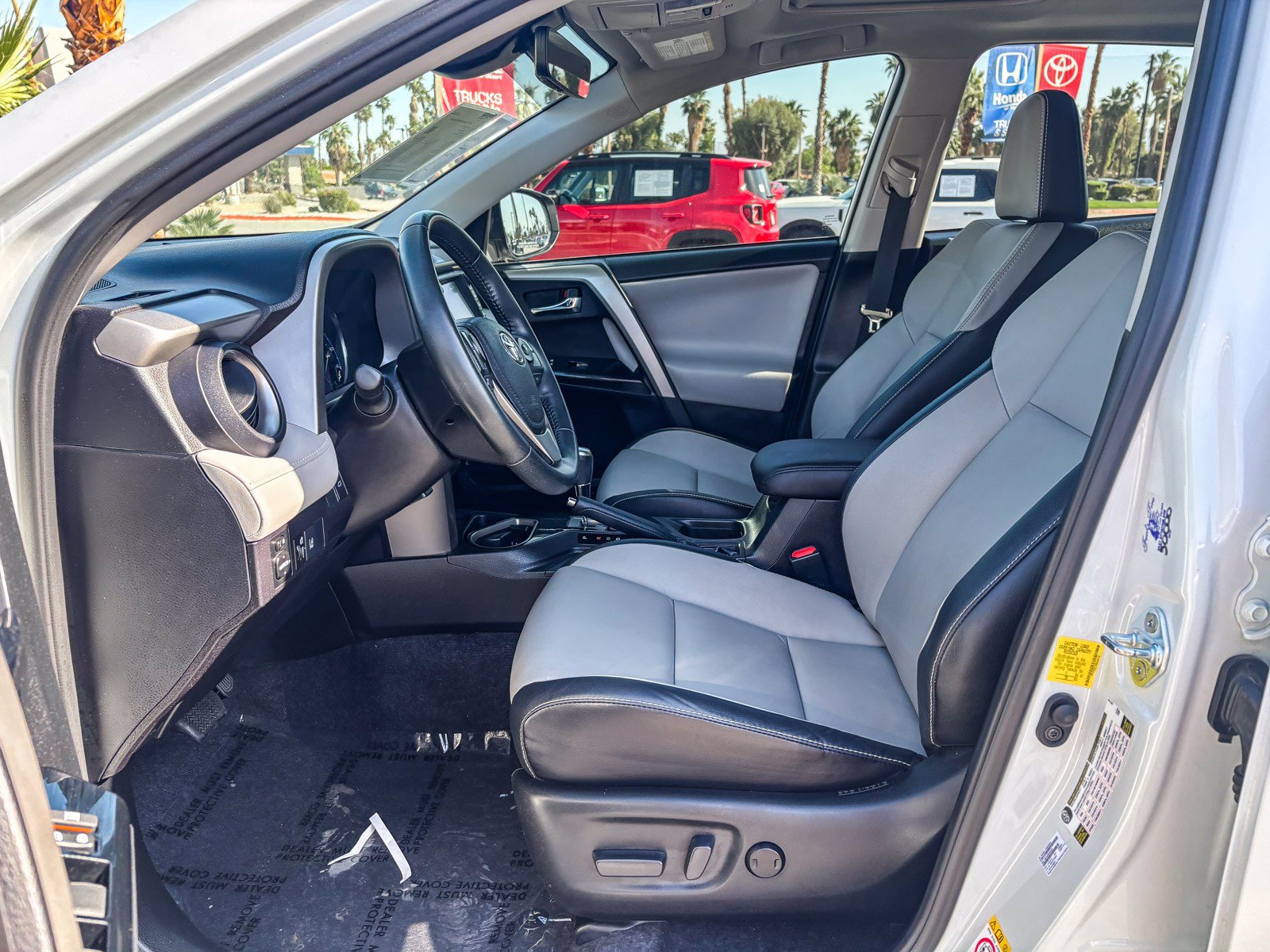 Used 2017 Toyota RAV4 Limited w/ Preferred Accessory Package FWD image 20