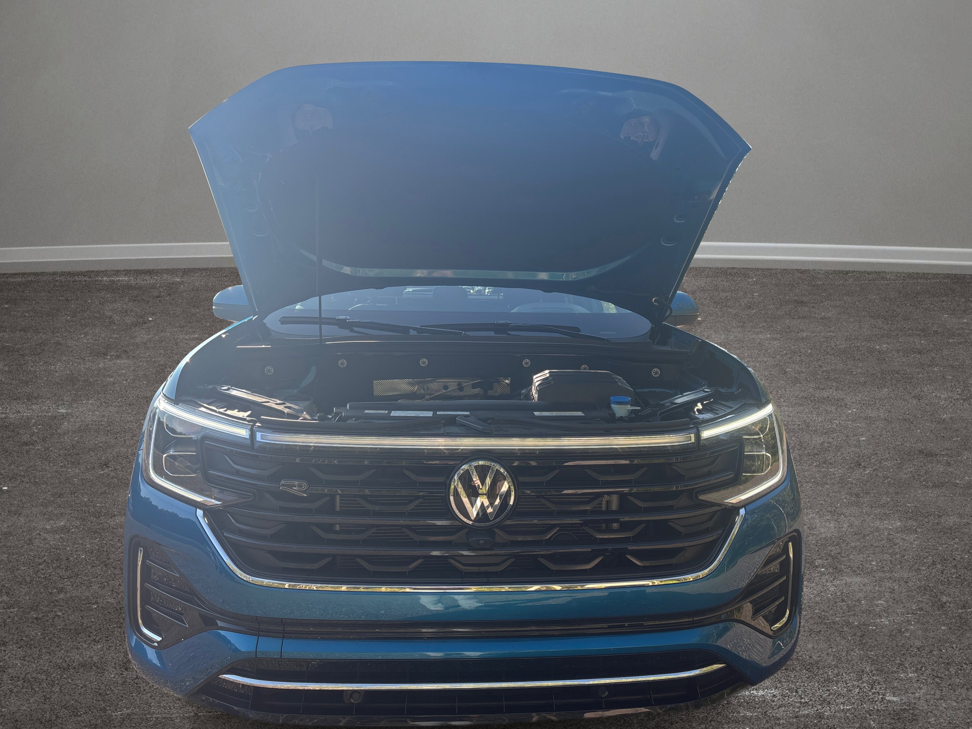 Used 2025 Volkswagen Atlas Cross Sport SEL Premium R-Line image 13